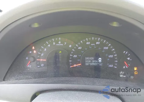 2010 Toyota Camry Xle z USA, uszkodzony, nr VIN 4T1BF3EK5AU070506